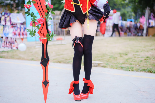 秋天怎么把亮色穿的美?:雨燕体育(图3) 注册下载